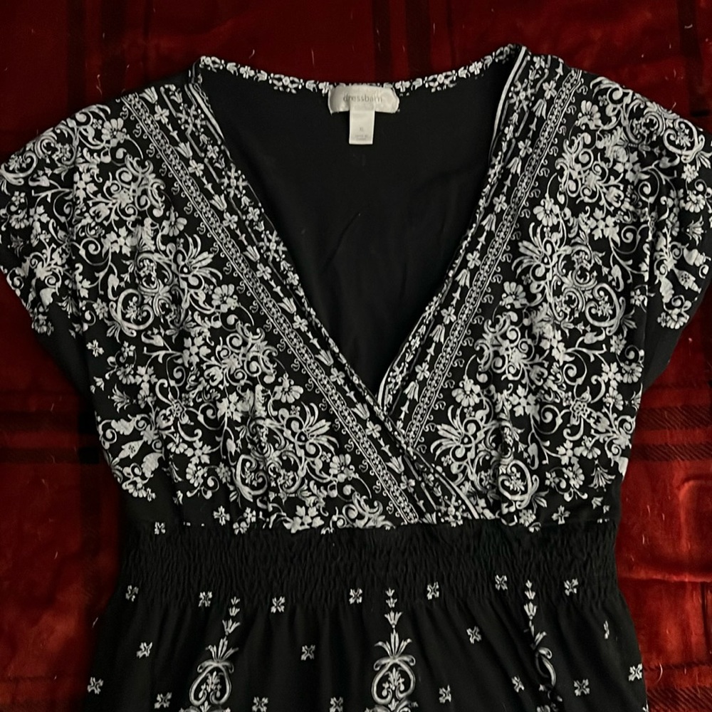 Cute black and gray top in size XL